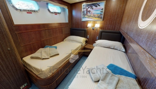 Cantieri di Pisa AKHIR 85 usado à venda