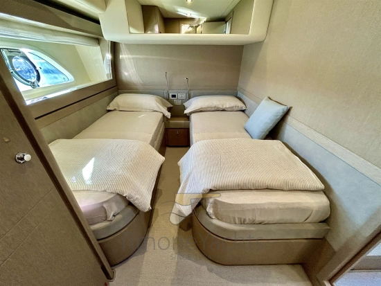 Ferretti 700 usata in vendita