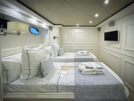 Custom Line Navetta 30 usado à venda
