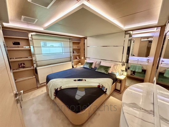 Benetti Delfino 93 usado à venda