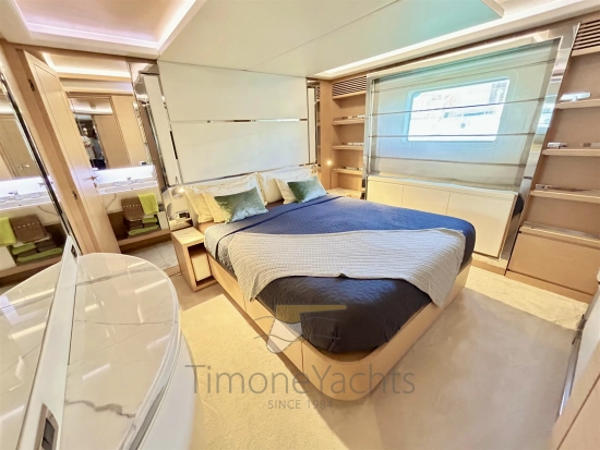 Benetti Delfino 93 usado à venda