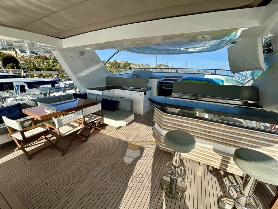 Benetti Delfino 93 usado à venda