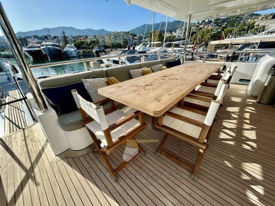 Benetti Delfino 93 usado à venda