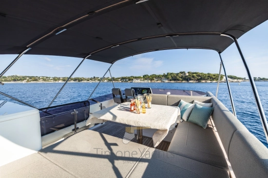Sunseeker 74 Sport Yacht usado à venda