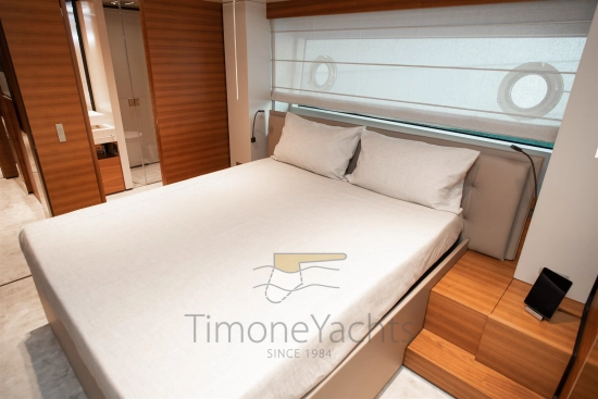 Custom Line Navetta 33 usado à venda