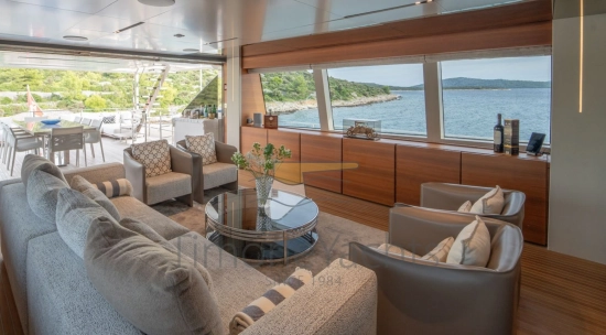 Custom Line Navetta 33 usado à venda