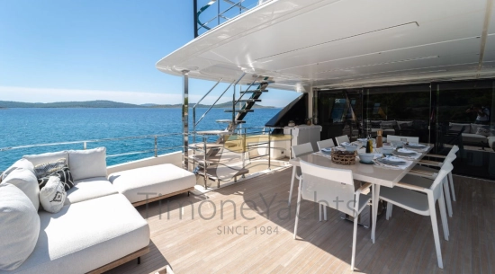 Custom Line Navetta 33 usado à venda