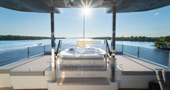 Custom Line Navetta 33 usado à venda