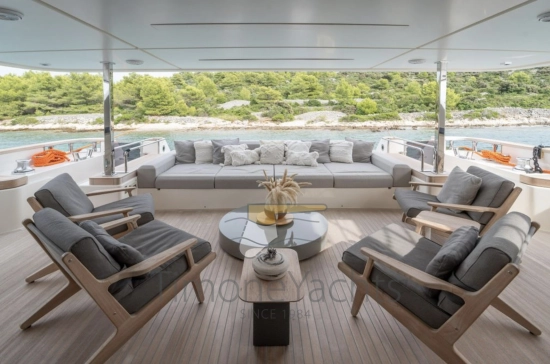 Custom Line Navetta 33 usado à venda