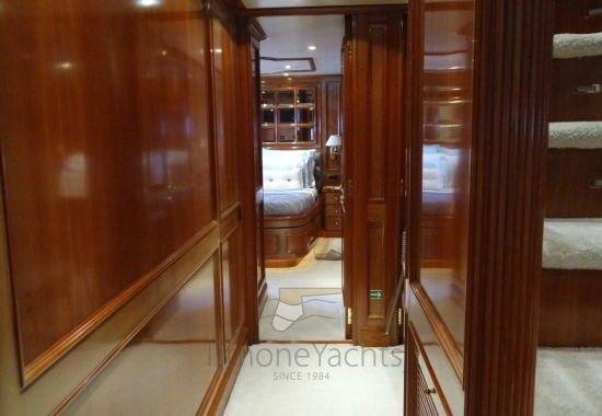 Benetti Classic 115 usata in vendita