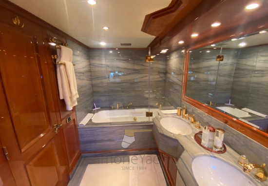 Benetti Classic 115 usata in vendita
