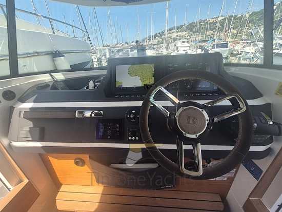 Axopar 28 Cabin usado à venda