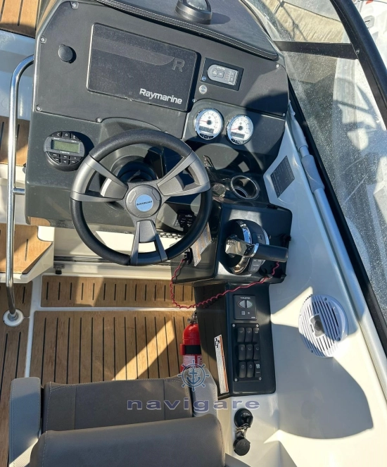Quicksilver Cruiser Activ 805 usado à venda