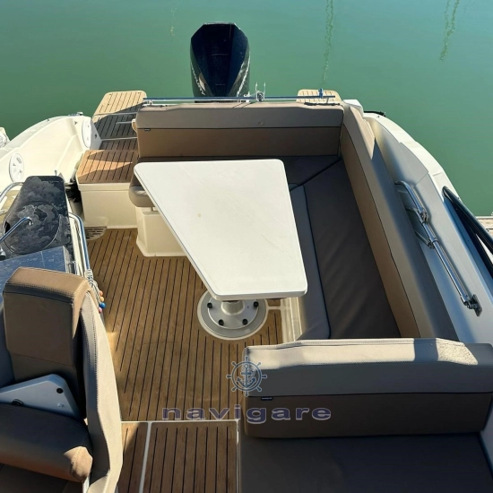 Quicksilver Cruiser Activ 805 usado à venda