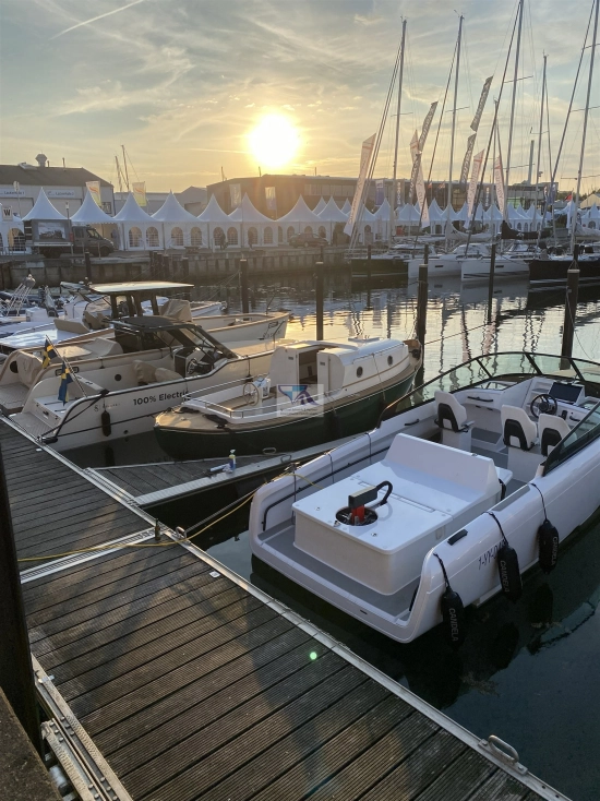 Yachtwerft Hamburg GmbH Elektro Tuckerboot 22f usado à venda