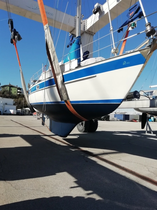 Hallberg Rassy 352 usata in vendita