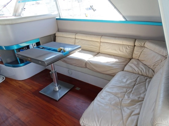 ALTURA FERRETTI 40 usado à venda
