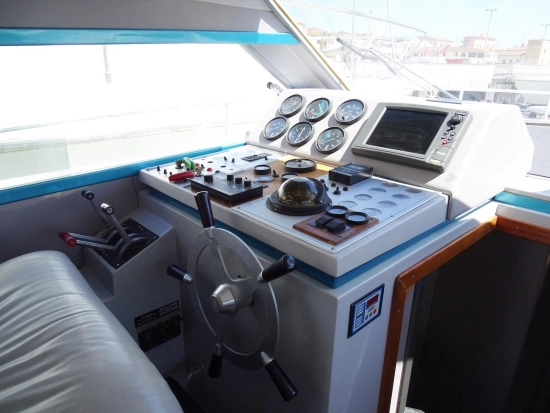 ALTURA FERRETTI 40 usado à venda