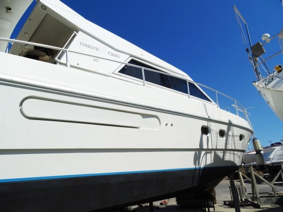 ALTURA FERRETTI 40 usado à venda