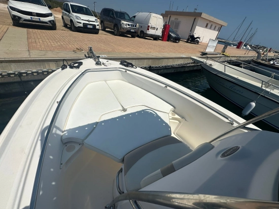 Boston Whaler 240 OUTRAGE de segunda mano en venta