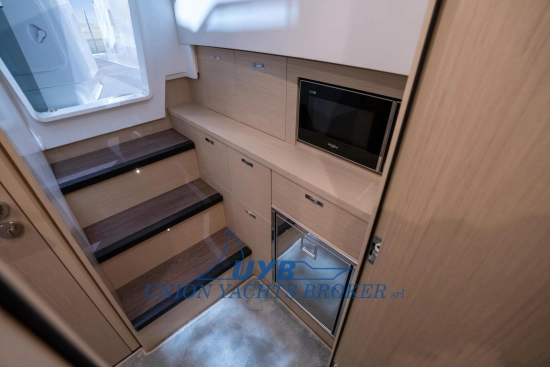 Jeanneau DB 37 nuova in vendita