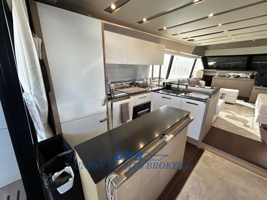 Prestige 680 Fly usado à venda