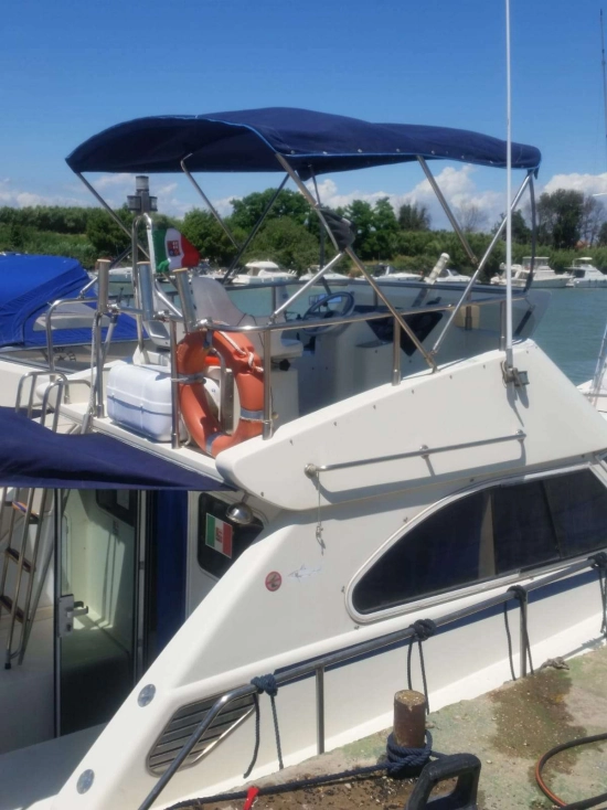 Cayman Yachts 30 FLY usata in vendita