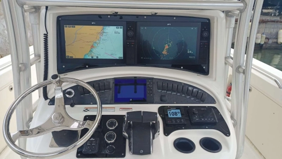 Boston Whaler OUTRAGE 320 de segunda mano en venta