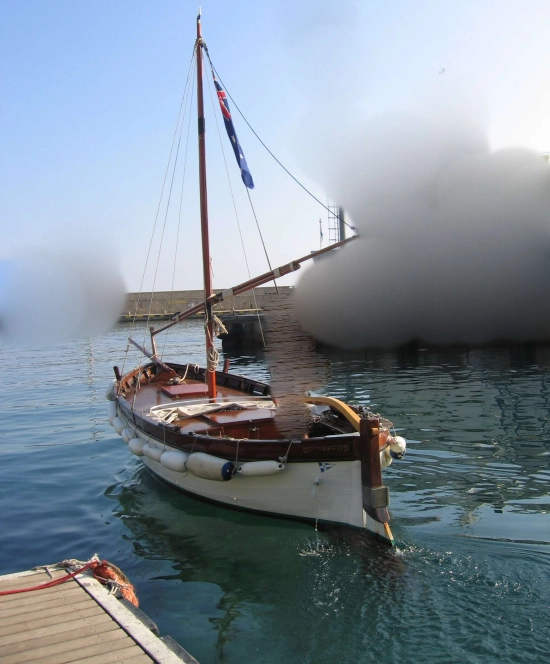 Custom IN LEGNO A VELA LATINA usata in vendita