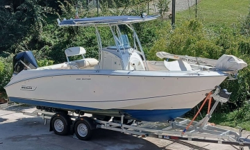 Boston Whaler OUTRAGE 240 usata in vendita