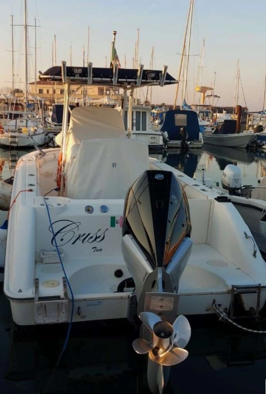 Boston Whaler OUTRAGE 240 usata in vendita