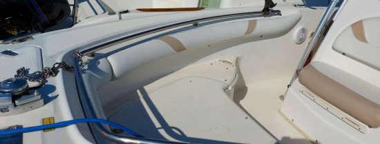 Boston Whaler OUTRAGE 240 usata in vendita