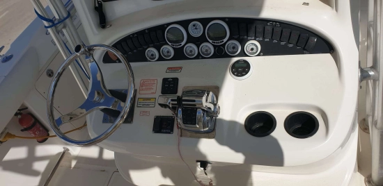 Boston Whaler OUTRAGE 320 de segunda mano en venta