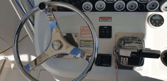 Boston Whaler OUTRAGE 320 de segunda mano en venta