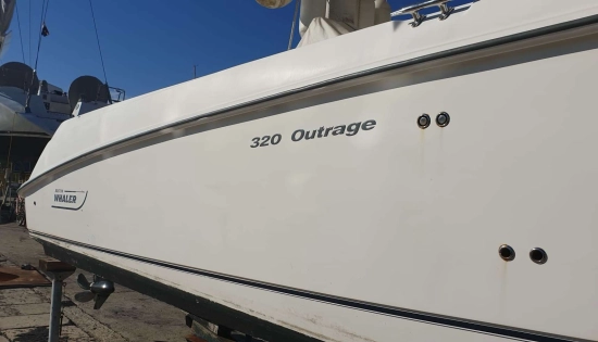 Boston Whaler OUTRAGE 320 de segunda mano en venta