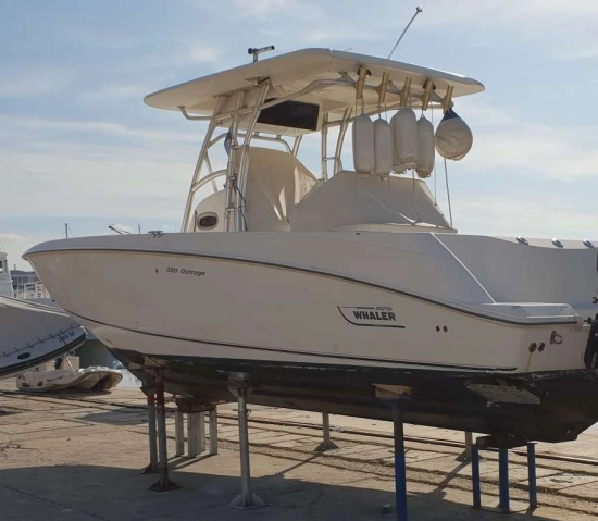 Boston Whaler OUTRAGE 320 de segunda mano en venta