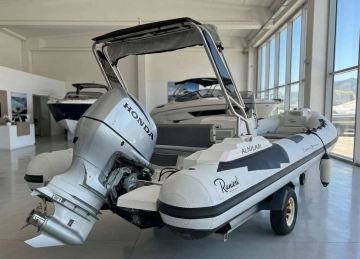 Ranieri Cayman 26 Sport Touring + Honda 250 (tutto 2019) Cayman 26 Sport Touring + Honda 250 (tutto 2019) usata in vendita