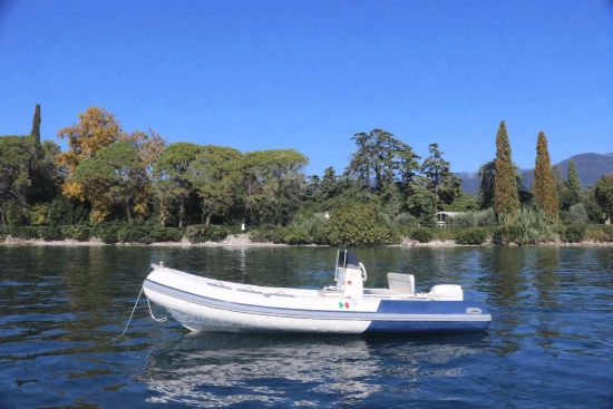 Ferrario 0utline 570 + Suzuki 40 hp (NUOVO del 2026) 0utline 570 + Suzuki 40 hp (NUOVO del 2026) usata in vendita