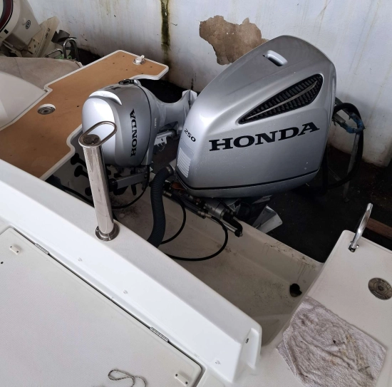 JEANNEAU CAP CAMARAT 7.5+ 250 hp HONDA (2014) CAP CAMARAT 7.5+ 250 hp HONDA (2014) usata in vendita
