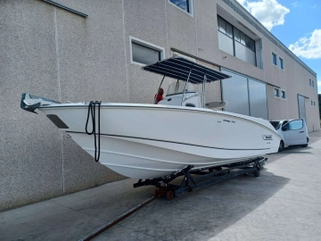 BOSTON WHALER OUTRAGE 240 + 2X150 HP YAMAHA WHALER OUTRAGE 240 + 2X150 HP YAMAHA usata in vendita