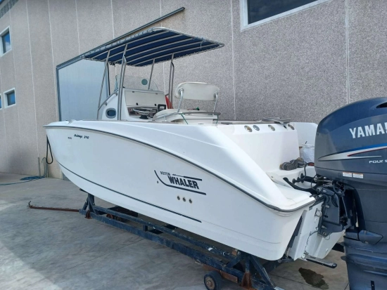 BOSTON WHALER OUTRAGE 240 + 2X150 HP YAMAHA WHALER OUTRAGE 240 + 2X150 HP YAMAHA usata in vendita