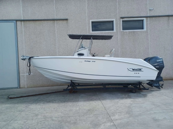 BOSTON WHALER OUTRAGE 240 + 2X150 HP YAMAHA WHALER OUTRAGE 240 + 2X150 HP YAMAHA usata in vendita