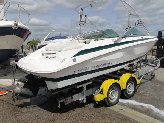 Regal 2000 BOWRIDER usado à venda