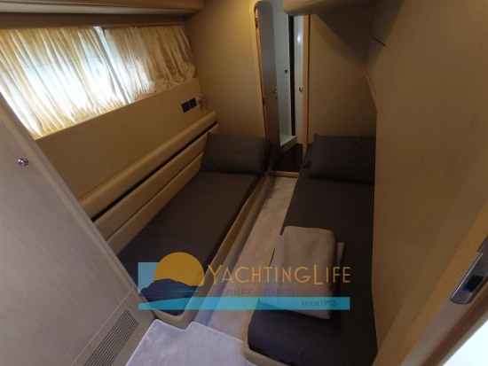 Ferretti 550 usado à venda