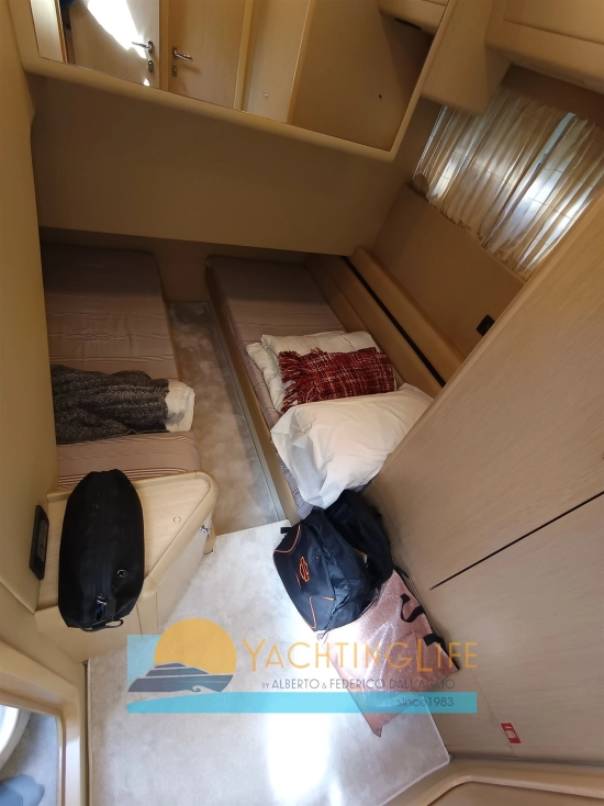 Ferretti 550 usado à venda