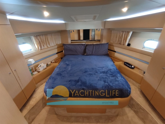 Ferretti 550 usado à venda