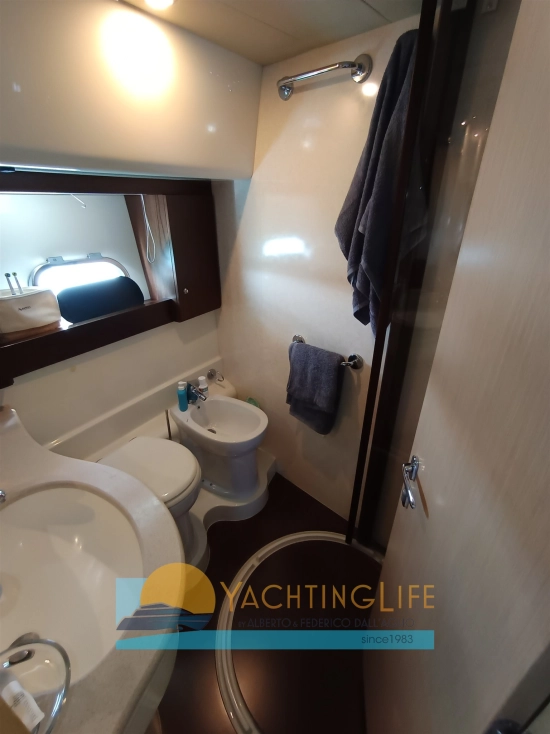 Ferretti 550 usado à venda
