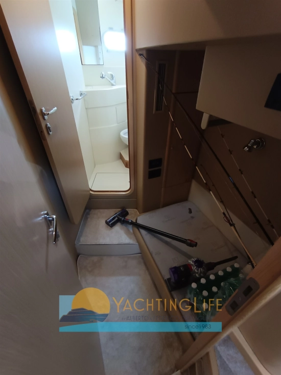 Ferretti 550 usado à venda