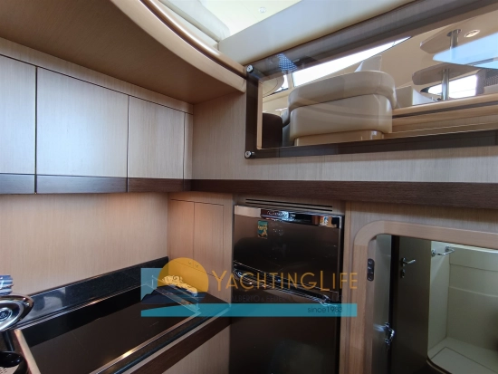 Ferretti 550 usado à venda