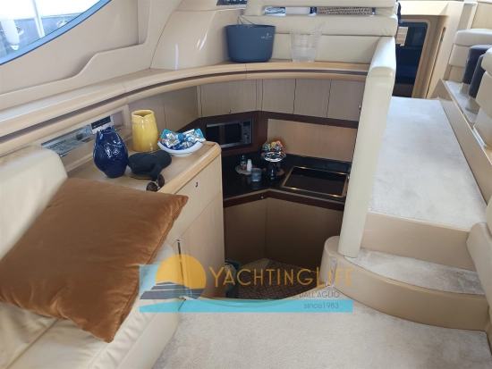 Ferretti 550 usado à venda